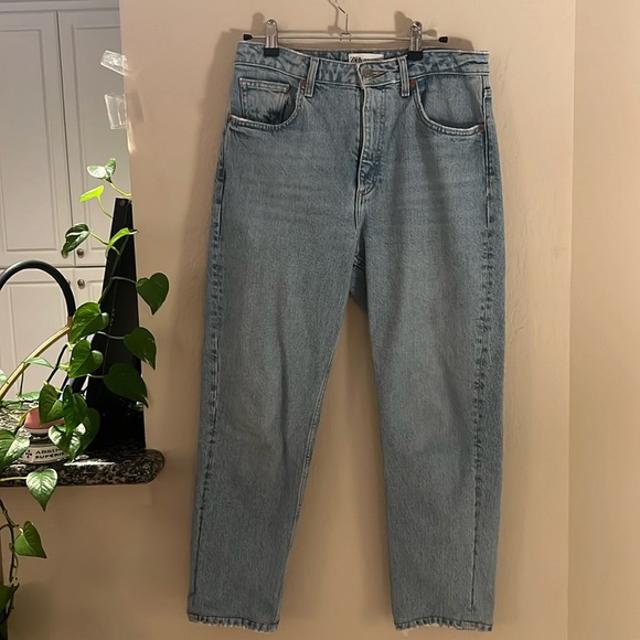 Zara Slim Fit High Rise Jeans 🤍 P19 - Picture 3 of 4